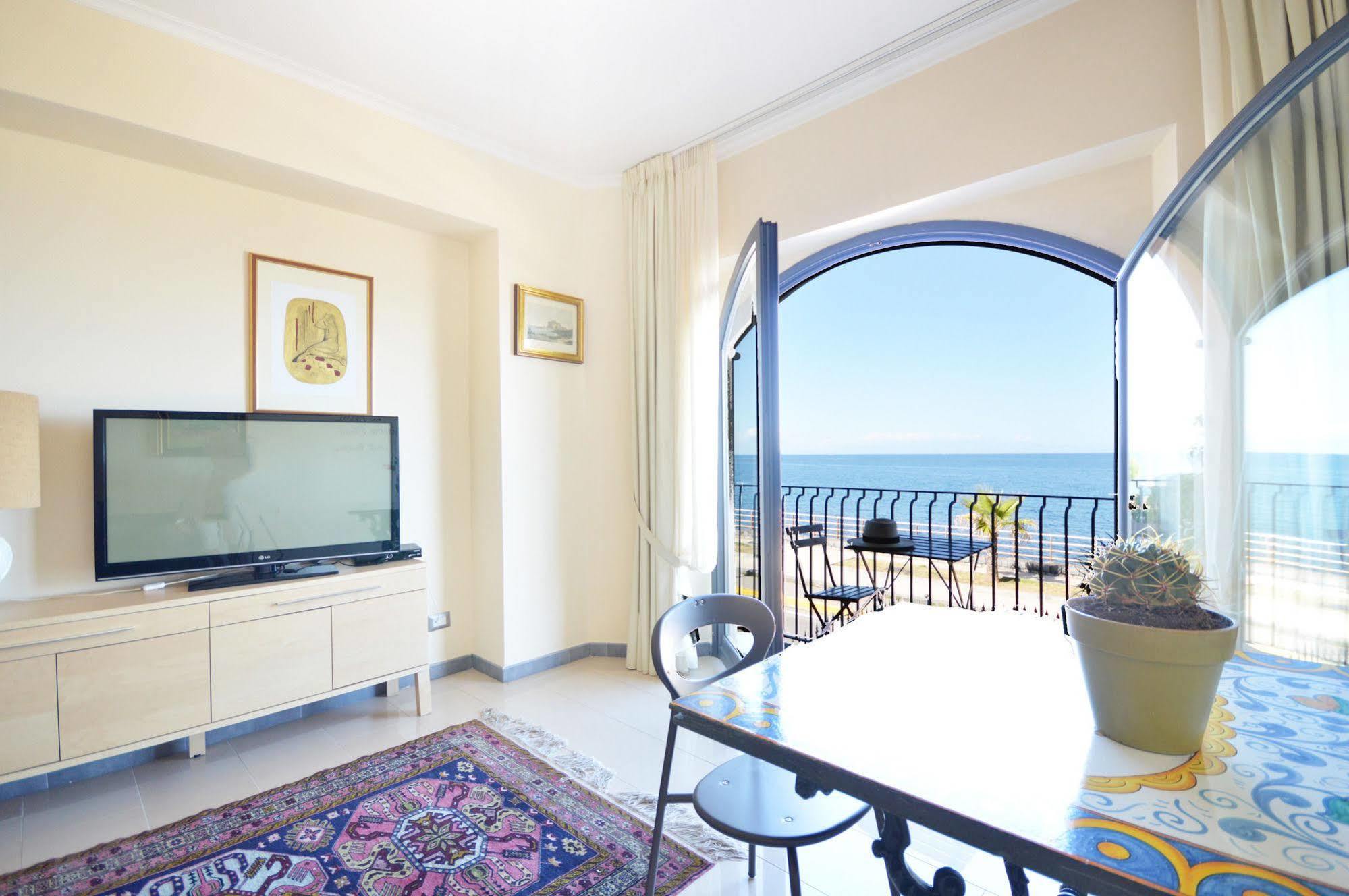 Mar Dei Poeti - Luxury Suites Torre Archirafi Exterior foto